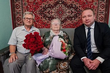 В Новотроицке поздравили со столетием Ольгу Ивановну Котенко